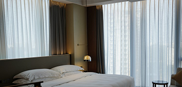 Brisdom’s regular curtain motors offer durable and quiet performance for hotels, ensuring smooth operation for guest room window treatments. Perfect for large-scale installations and retrofits, providing energy-efficient solutions.